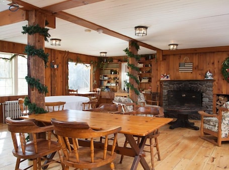 Diseño del edificio. Dexter's Inn