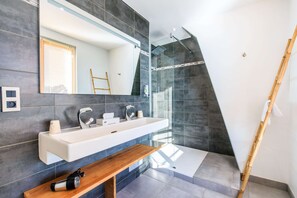 Suite, 1 King Bed, Non Smoking, Sea View | Bathroom - Best Western Hotel De La Plage (Saint-Nazaire)