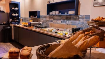 Petit déjeuner buffet servi tous les jours en supplément