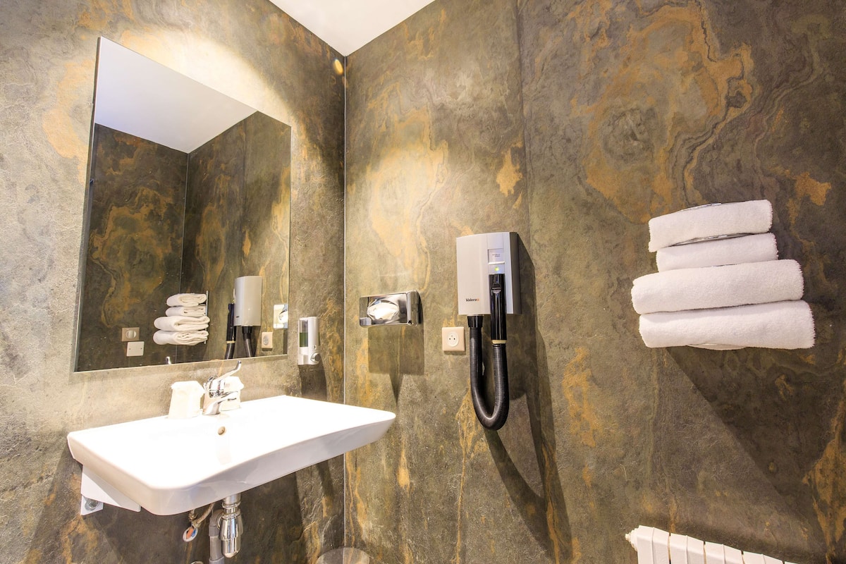 premium room, 1 double bed, non smoking, city view | bathroom | free toiletries, hair dryer, towels