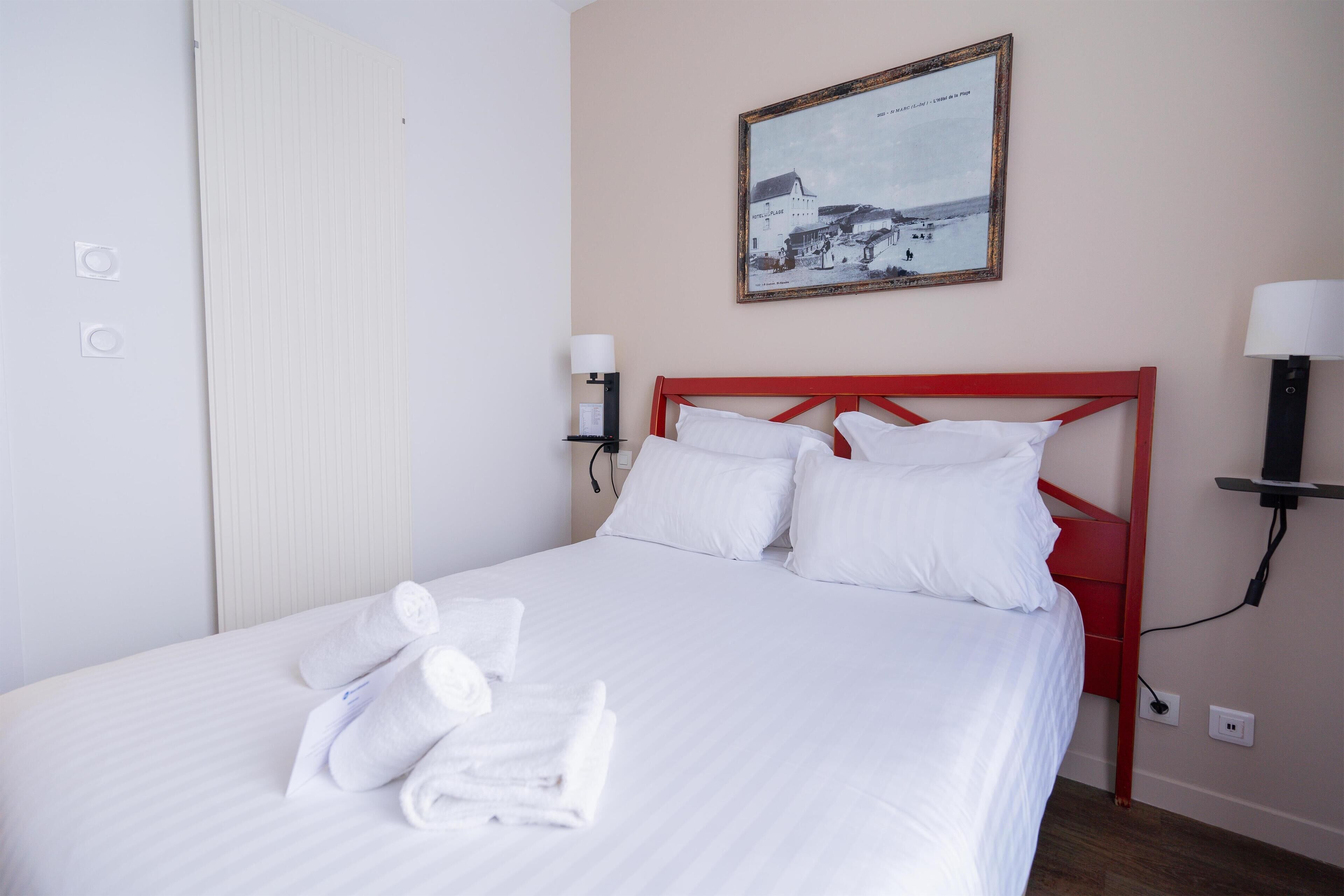 Rom – classic, 1 dobbeltseng, ikke-røyk, byutsikt | Safe på rommet, skrivebord, blendingsgardiner og lydisolert