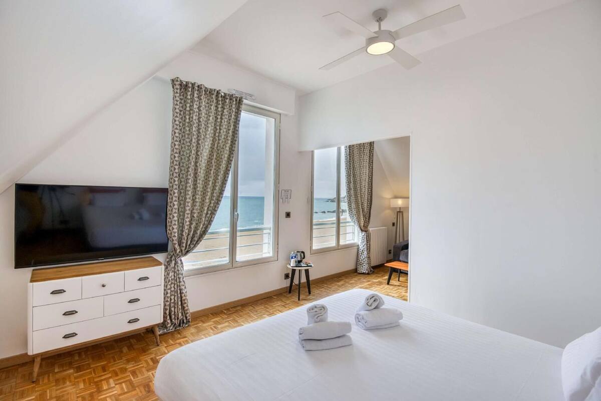 In-room safe, desk, blackout curtains, soundproofing