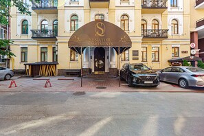 Property entrance - Senator City Center (Kyiv)