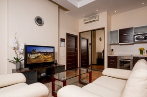 Standard Apartment, 1 Bedroom | Premium bedding, in-room safe, blackout drapes, soundproofing