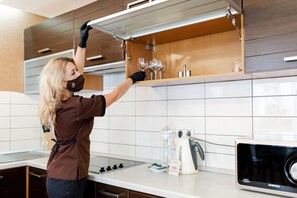 Leilighet – standard, 1 soverom | Sengetøy av topp kvalitet, safe på rommet og blendingsgardiner