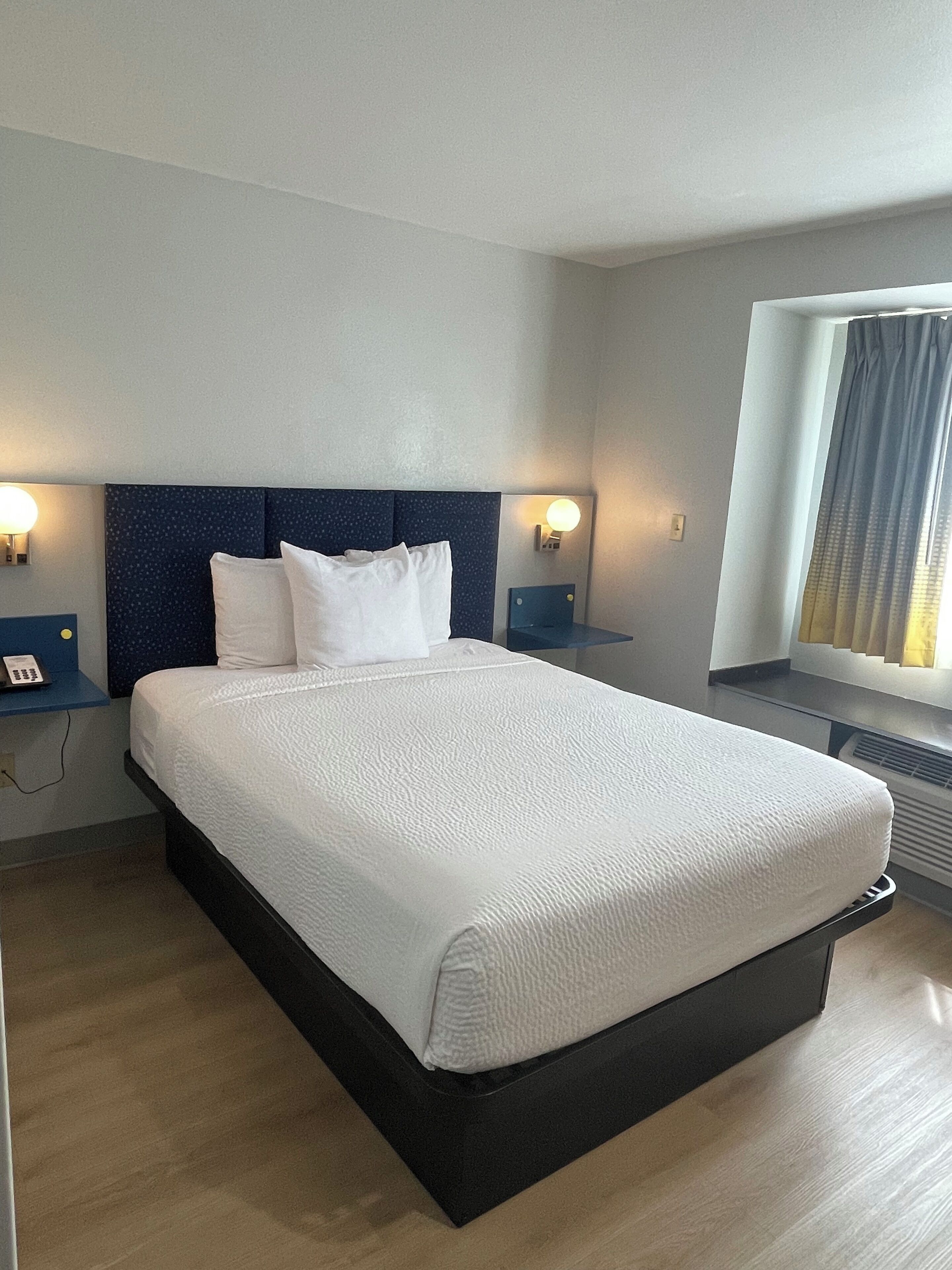 Schreibtisch, Bügeleisen/Bügelbrett, kostenloses WLAN, Bettwäsche