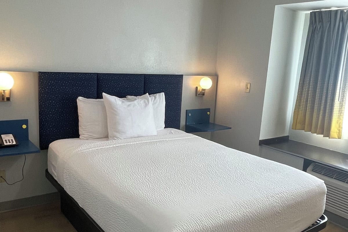 Desk, iron/ironing board, free WiFi, bed sheets