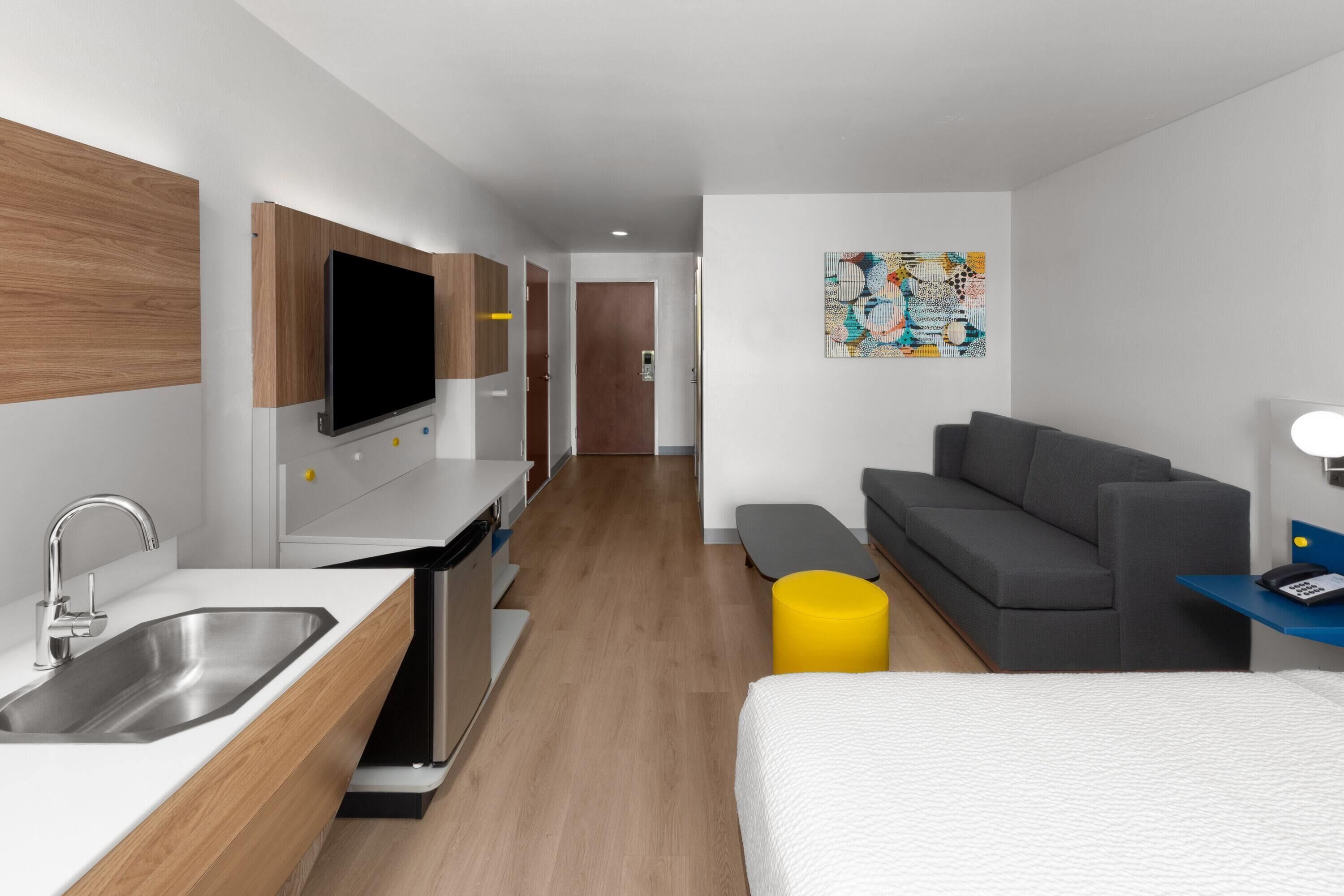 Suite, Accessible | Individually decorated, individually furnished, desk, laptop workspace