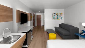 Suite, Accessible | Individually decorated, individually furnished, desk, laptop workspace