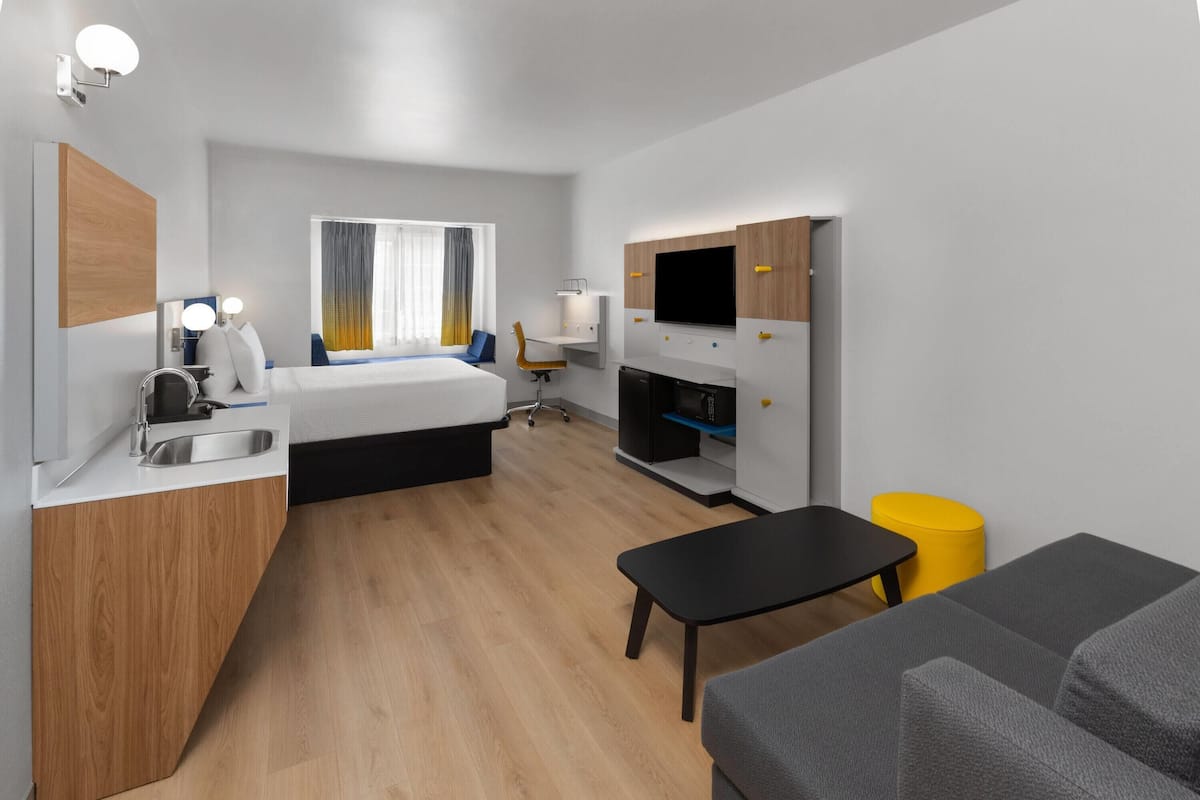 Studio Suite, 1 Queen Bed, Non Smoking | Individually decorated, individually furnished, desk, laptop workspace