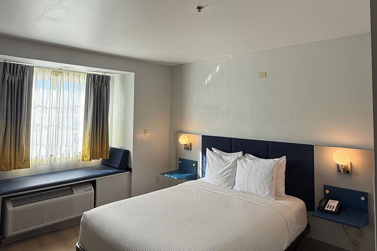 标准房, 1 张大床 | 办公桌、熨斗/熨板、免费 WiFi、床单