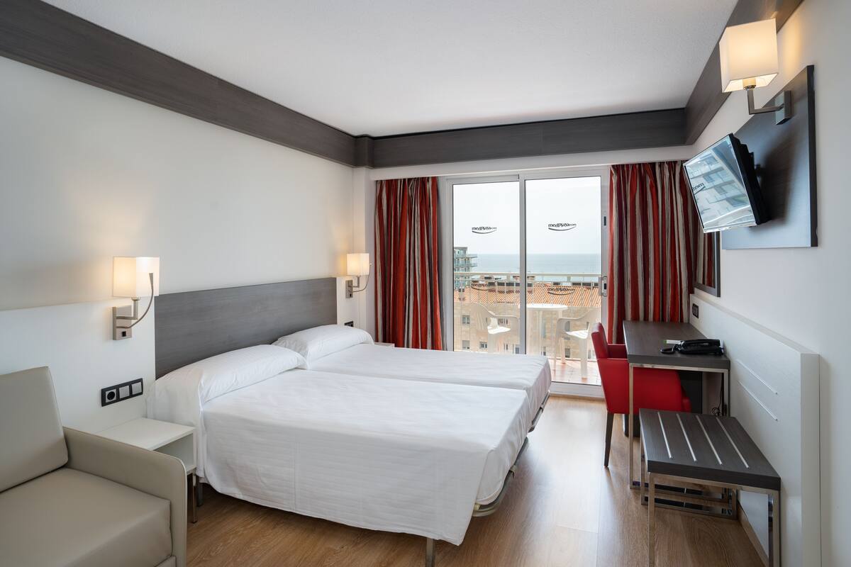 In-room safe, desk, WiFi (free), bed sheets