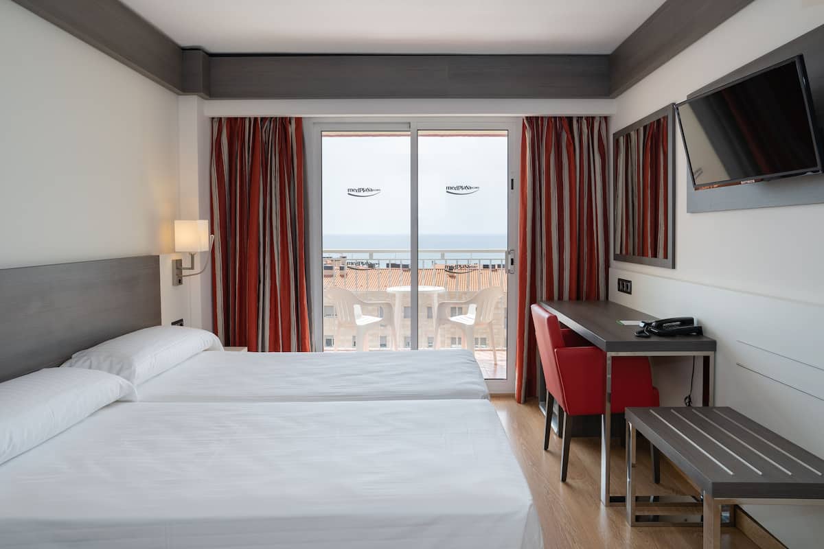In-room safe, desk, WiFi (free), bed sheets