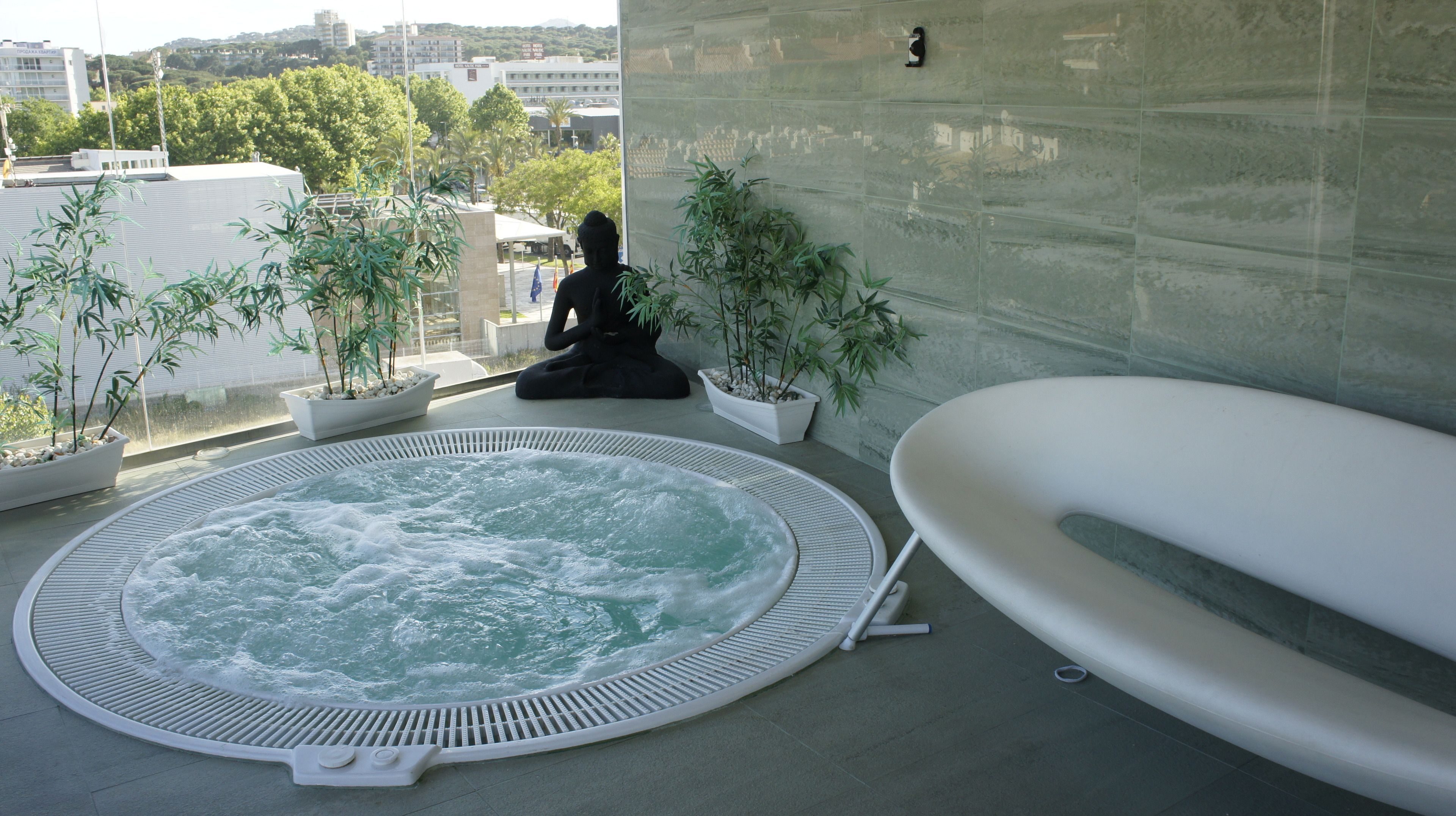 sauna, hot tub, body treatments, hot stone massages, body scrubs