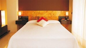 Premium bedding, minibar, individually furnished, desk