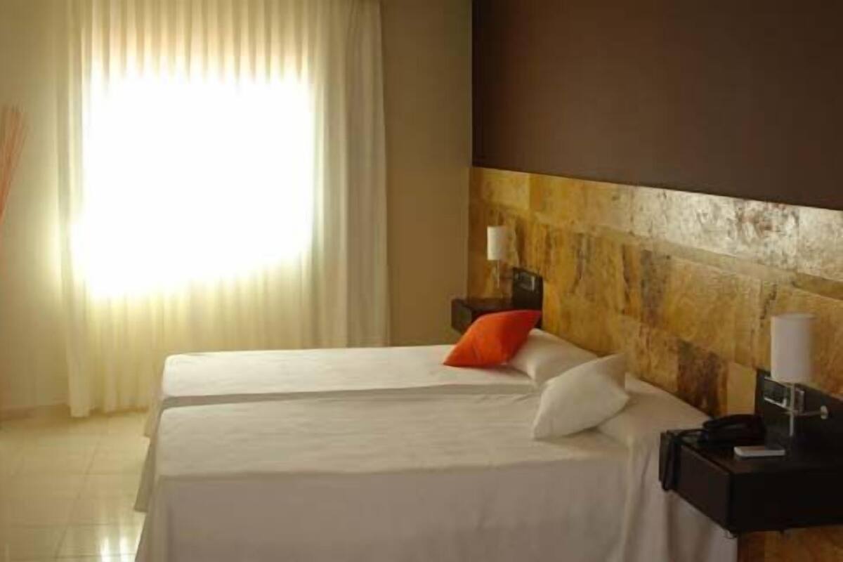Premium bedding, minibar, desk, blackout drapes