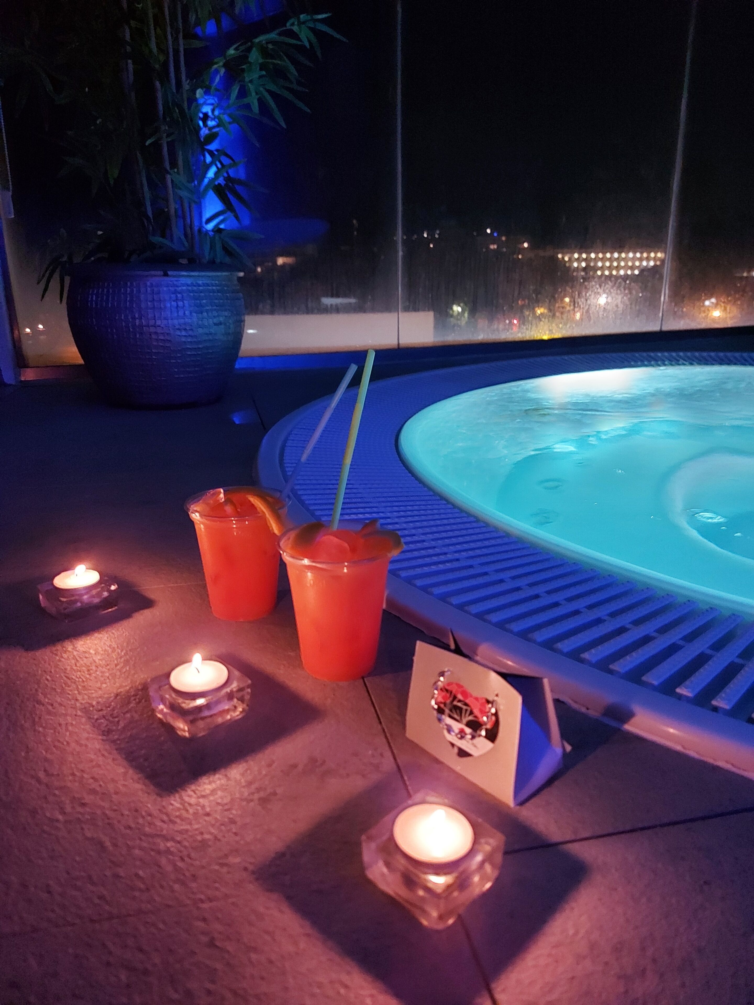 sauna, hot tub, body treatments, hot stone massages, body scrubs