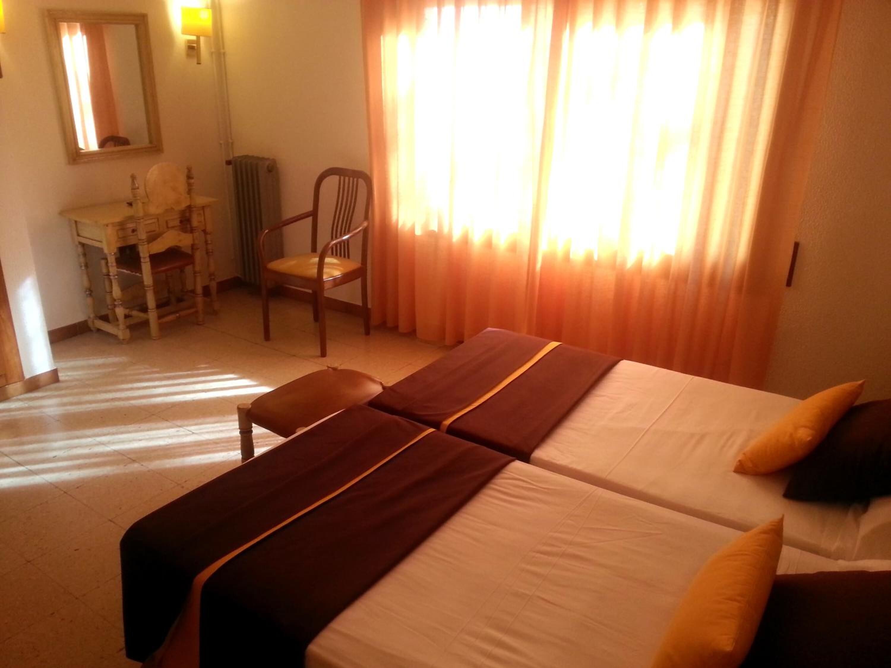 select comfort beds, desk, iron/ironing board, cots/infant beds