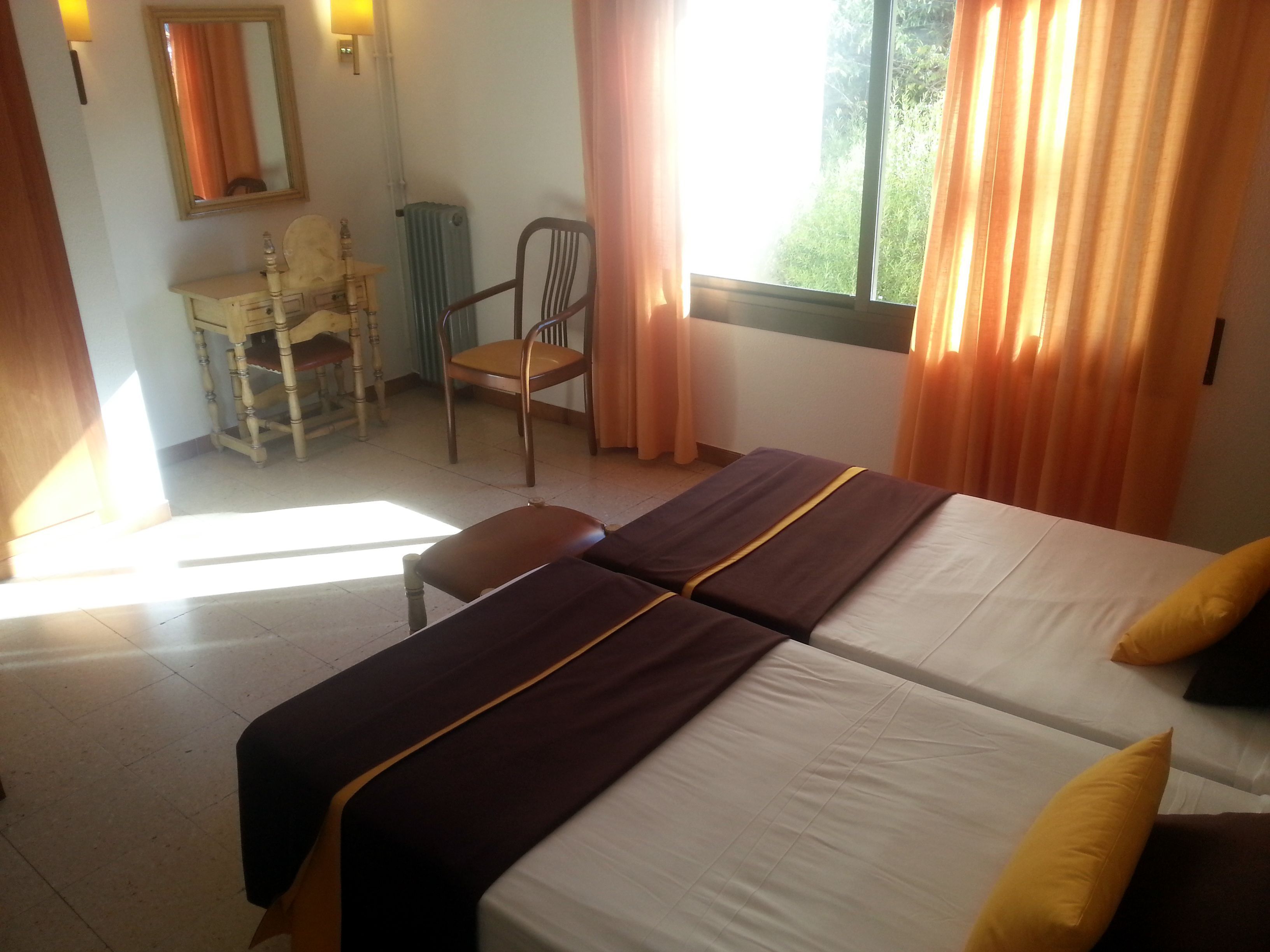 double room, 1 double or 2 single beds | select comfort beds, desk, iron/ironing board, cots/infant beds