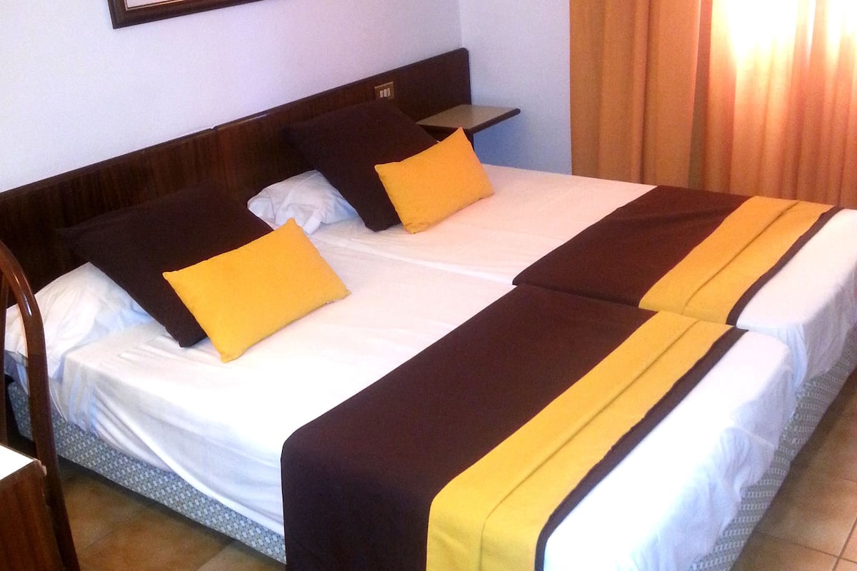 select comfort beds, desk, iron/ironing board, cots/infant beds