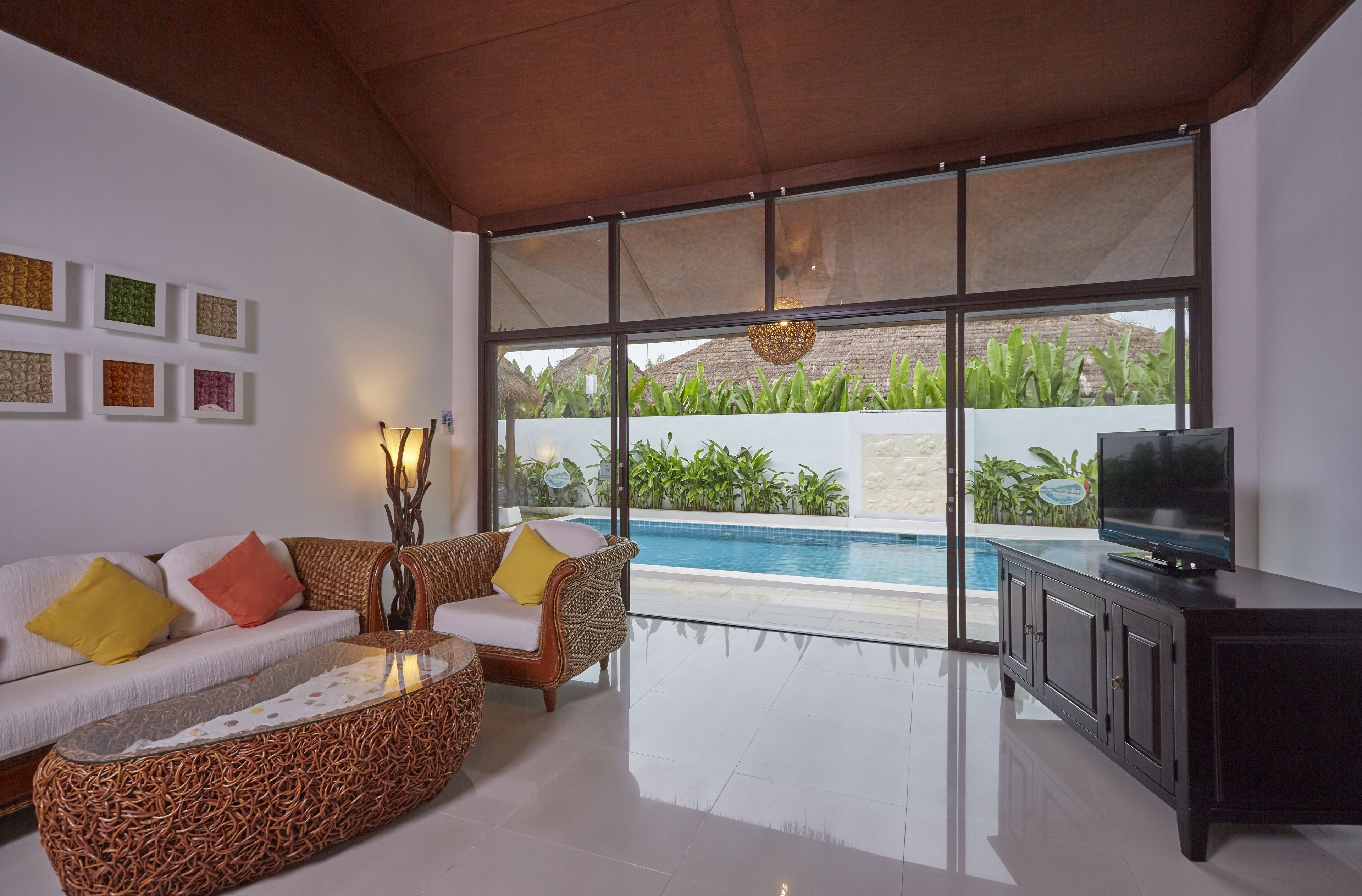 Family Villa | Living area | 32-inch TV with satellite channels