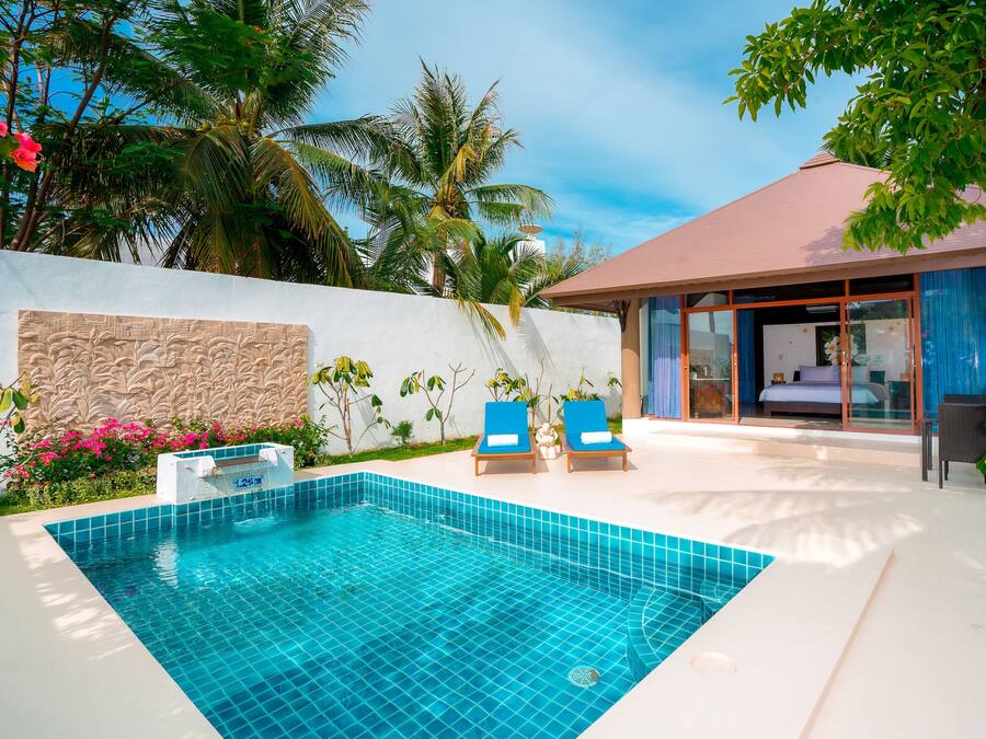 Premium Double or Twin Room | Hypo-allergenic bedding, in-room safe, desk, laptop workspace