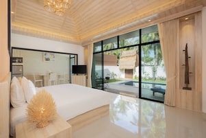 Grand Double or Twin Room | Hypo-allergenic bedding, in-room safe, desk, laptop workspace