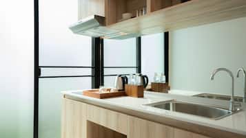 Fridge, microwave, oven, cookware/dishes/utensils