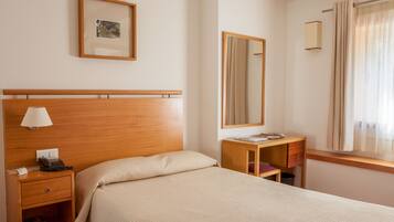 Escritorio, cunas gratuitas, camas plegables/adicionales y wifi gratis