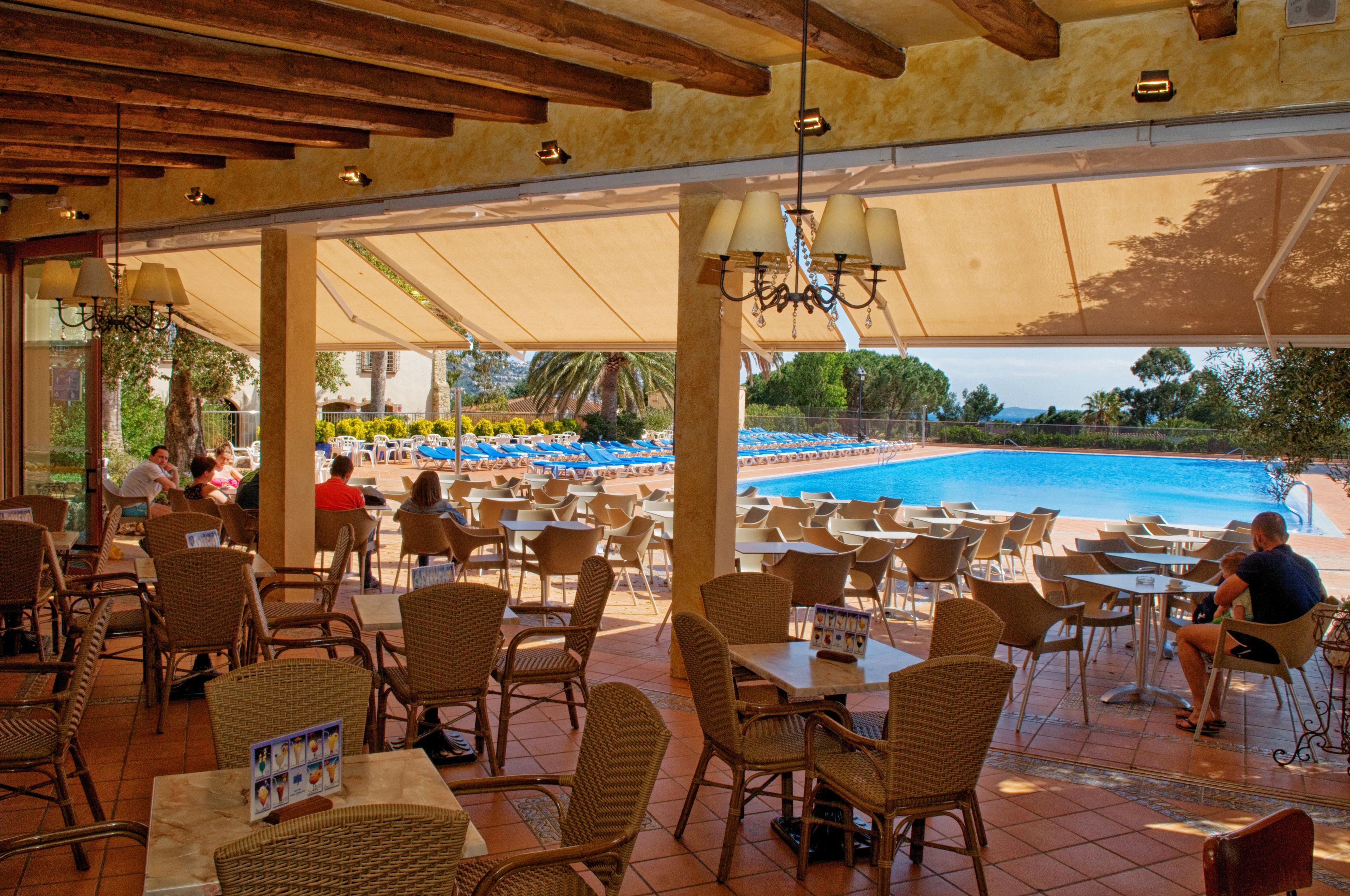 Poolside bar