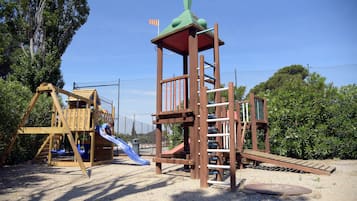 Área de juegos infantiles al aire libre