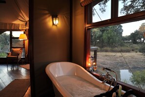 Suite | Bathroom | Separate bathtub and shower, free toiletries, hair dryer, bathrobes - Hamiltons Tented Camp (Bushbuckridge)