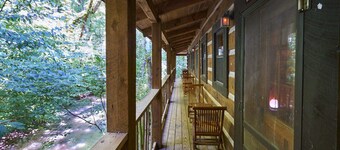 Creekwalk Inn and Cabins