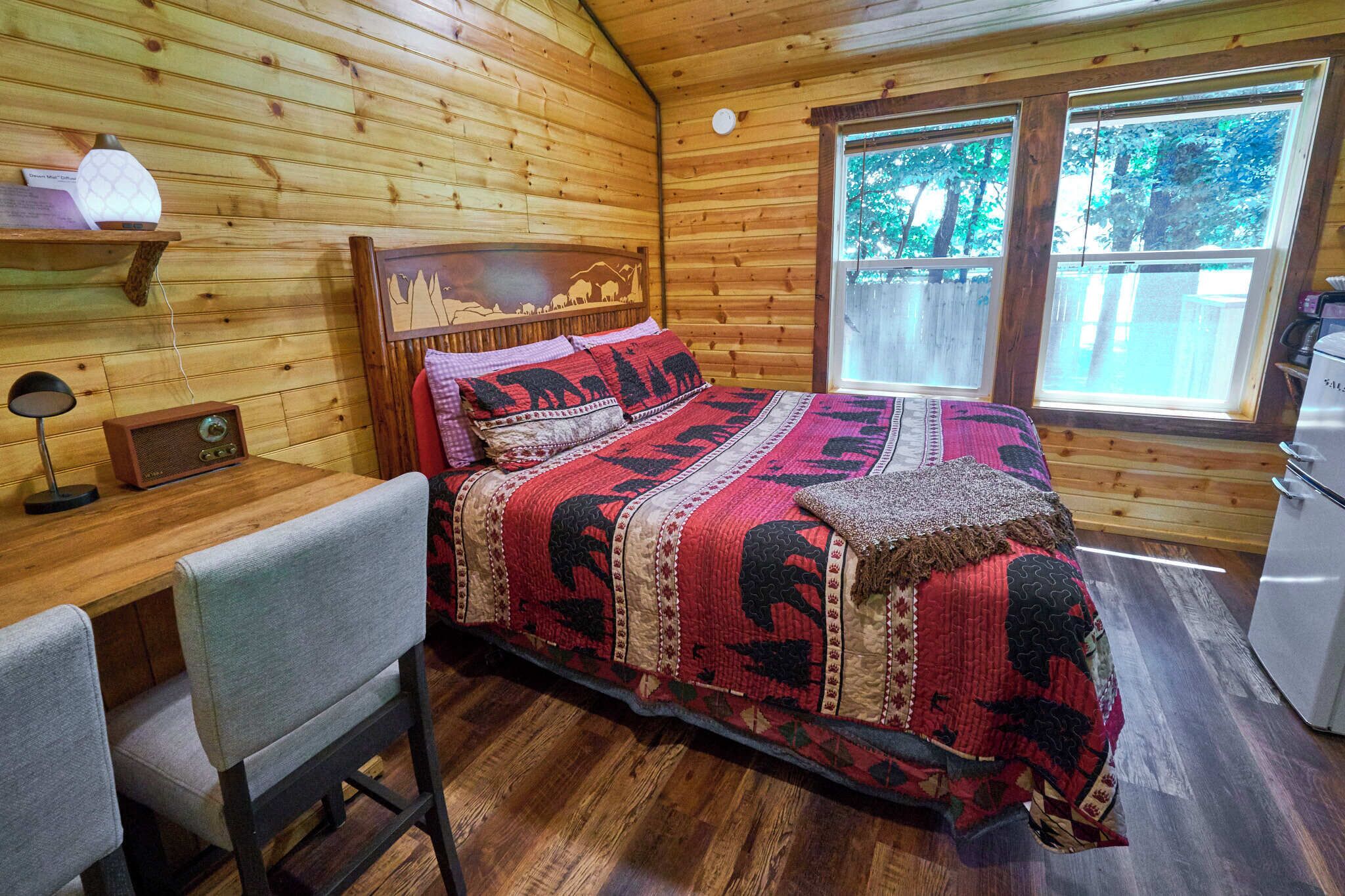 Romantic Studio Suite | Individually decorated, individually furnished, bed sheets