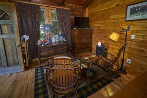 Mt. Leconte Cabin Suite | Mountain view