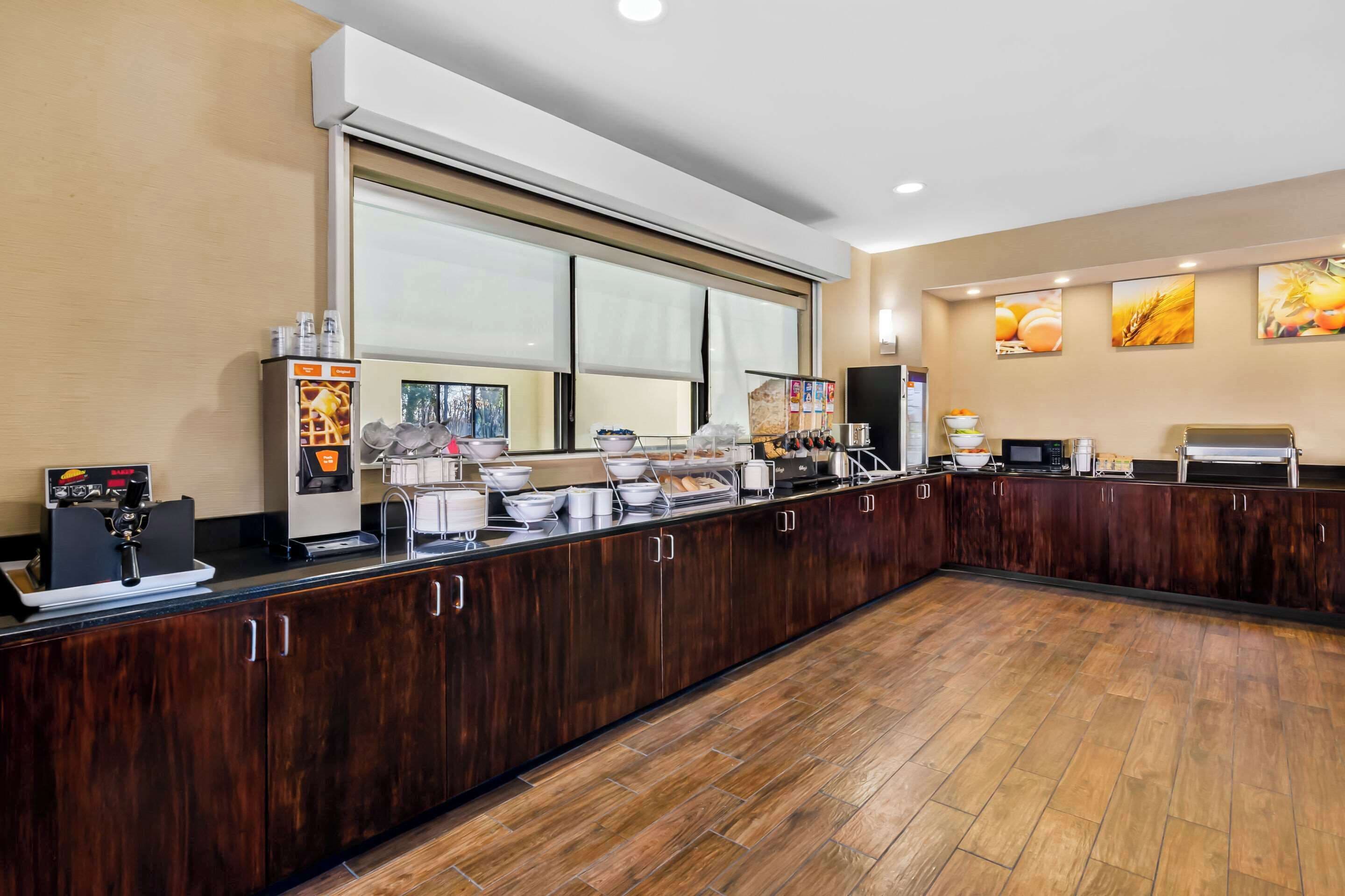 free daily continental breakfast