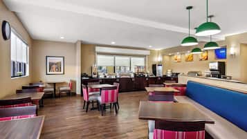 Desayuno continental gratuito y diario