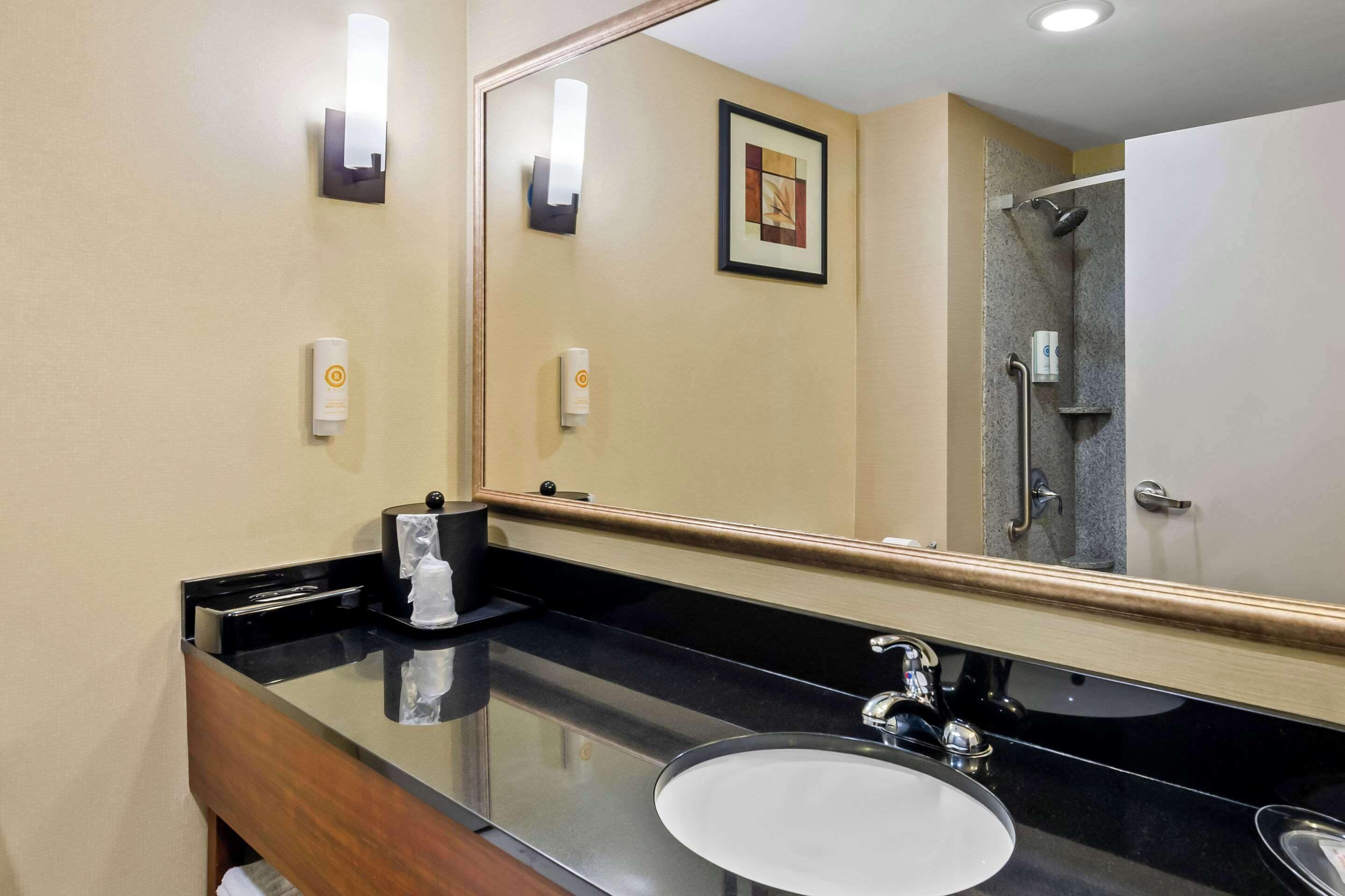 suite, accessible, non smoking | desk, iron/ironing board, free cots/infant beds, free wifi