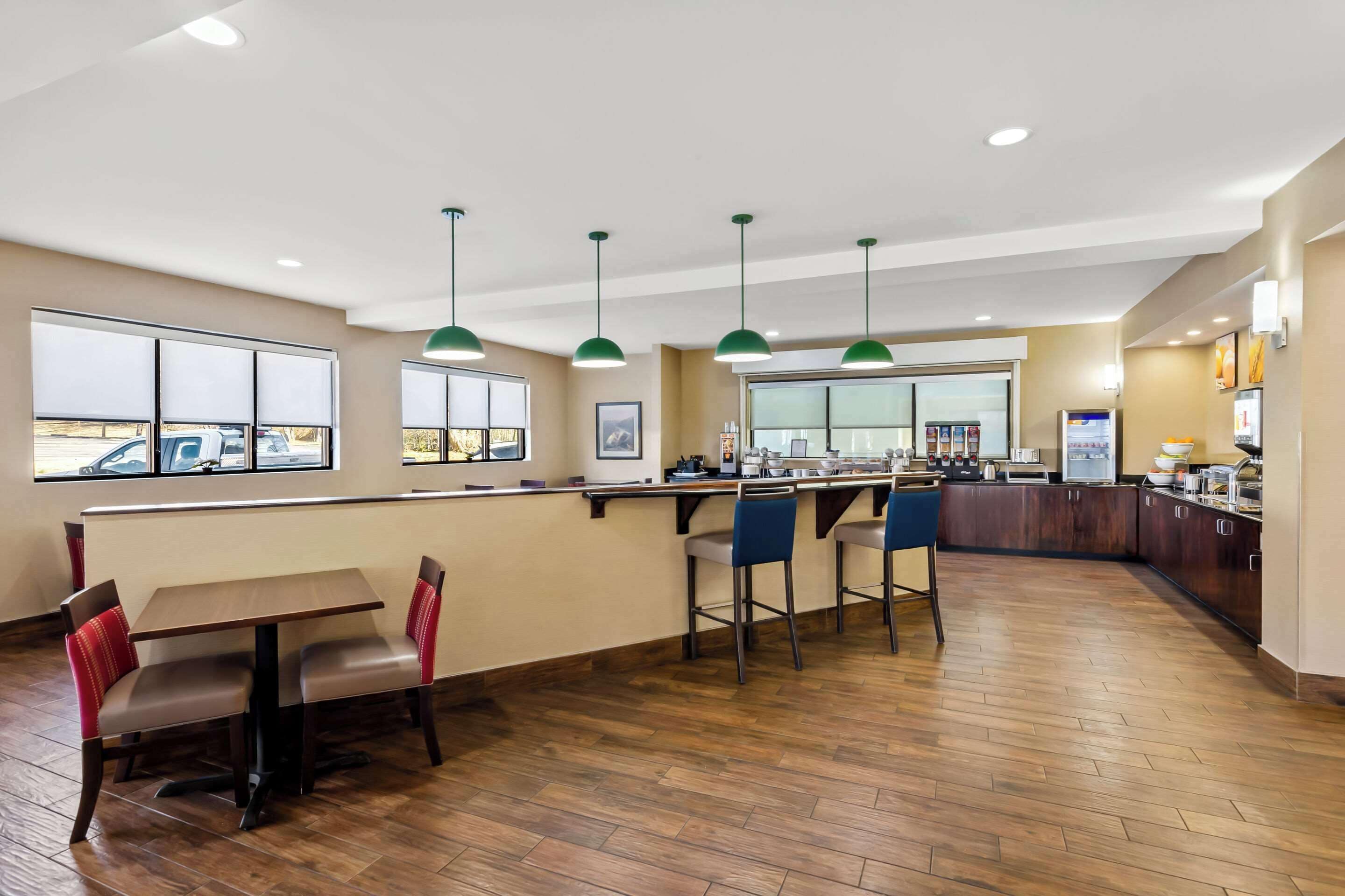 free daily continental breakfast