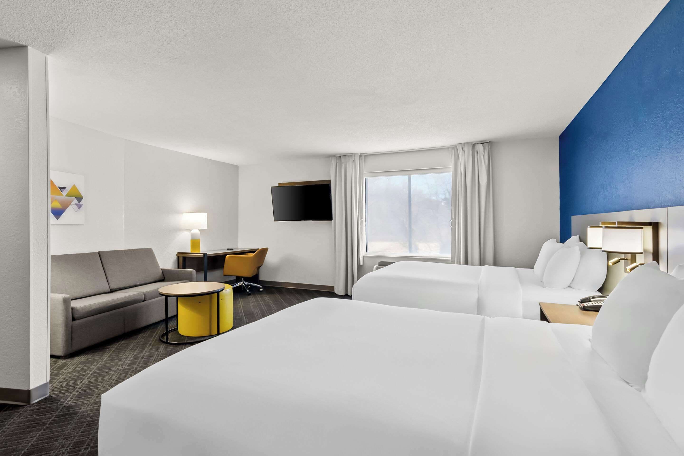 suite, accessible, non smoking | desk, iron/ironing board, free cots/infant beds, free wifi