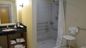 Combined shower/tub, free toiletries, hair dryer, towels