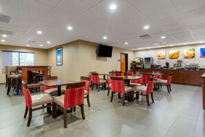 Free daily full breakfast - Comfort Inn & Suites Montgomery Eastchase (Montgomery)