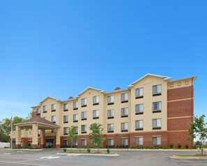 Front of property - Comfort Inn & Suites Montgomery Eastchase (Montgomery)