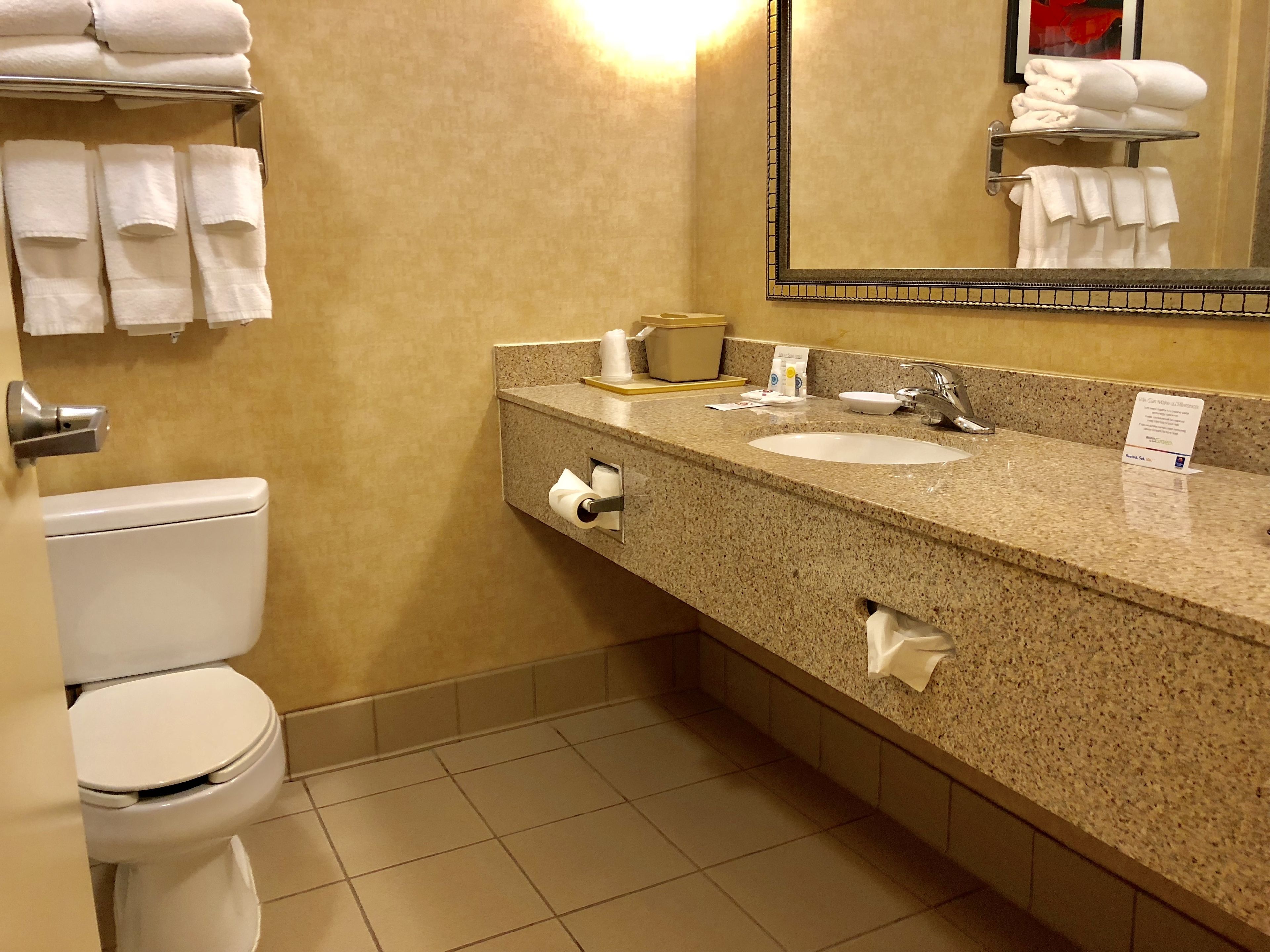 combined shower/bathtub, hair dryer, towels