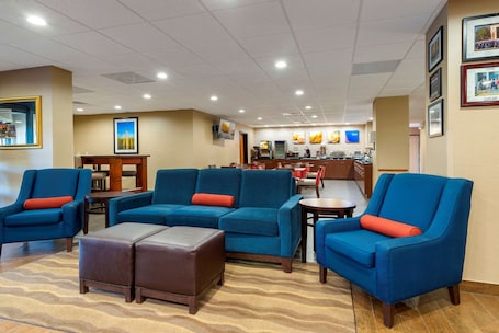 Lobby. Comfort Inn & Suites Montgomery Eastchase
