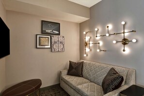 LCD TV, MP3 dock - DoubleTree by Hilton Hotel Baton Rouge (Baton Rouge)