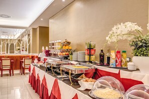 Päivittäinen buffetaamiainen (15 EUR per henkilö)