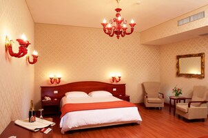 高級寢具、迷你吧、房內夾萬、獨特裝修