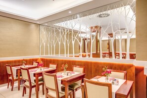 Daily buffet breakfast for a fee - Augusta Lucilla Palace (Rome)