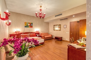 Quadruple Room | Premium bedding, minibar, in-room safe, individually furnished